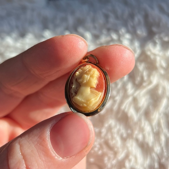 Vintage Cameo Pendant - Picture 5 of 5